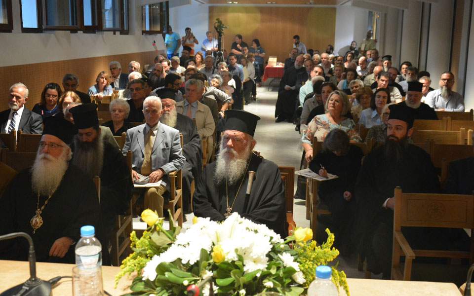 Church of Greece to hold emergency meeting over FYROM name talks