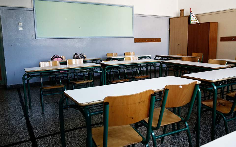 Greek schools to welcome 2,380 new teachers