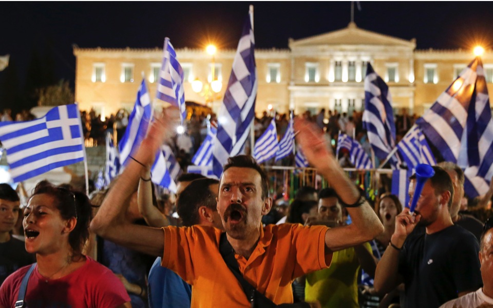 Thousands of Greek ‘no’ supporters celebrate