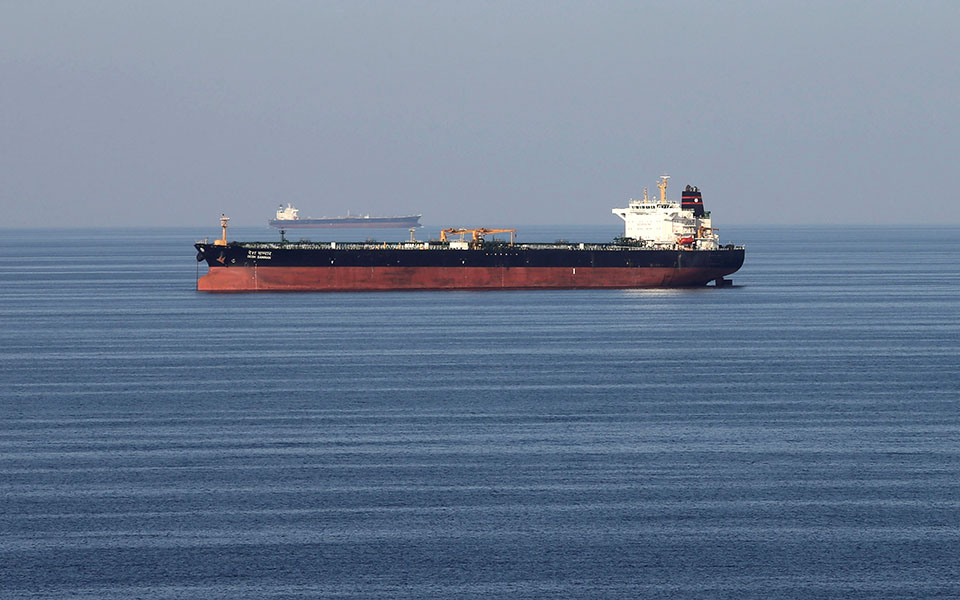 Tanker runs aground off Crete
