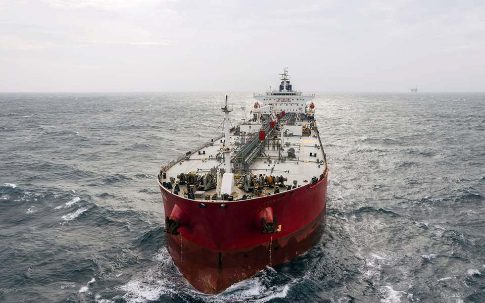 Blaze on oil tanker in Indian Ocean with Greeks on board