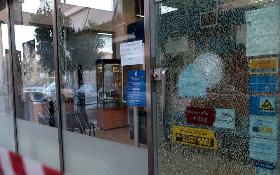 Attack on Tavros post office and Syriza branch