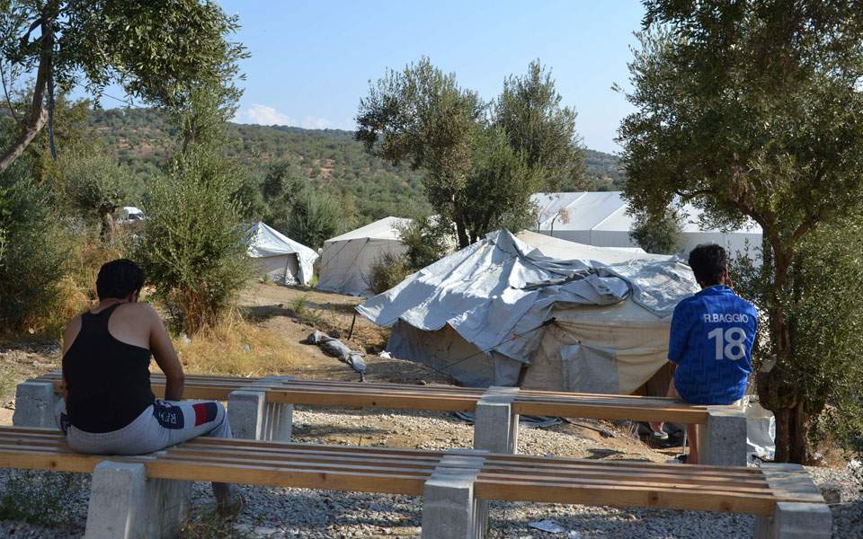 Hundreds of migrants living in tents on Aegean islands amid fears of worsening weather