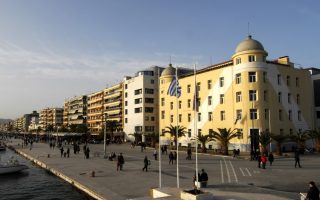 Bid to clear squats prompts university raid in Volos