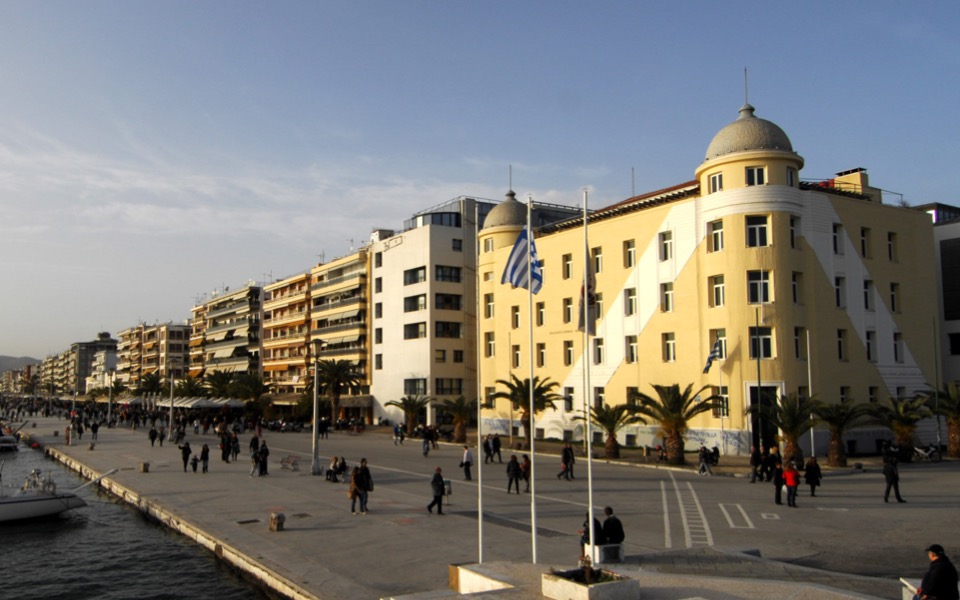 Bid to clear squats prompts university raid in Volos