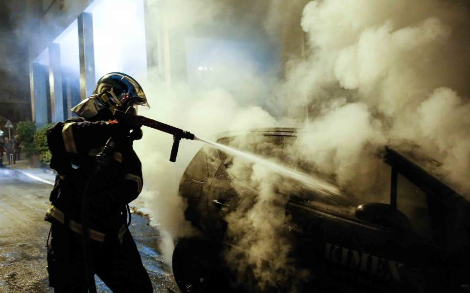 Anarchists protesting court ruling torch cars in Exarchia