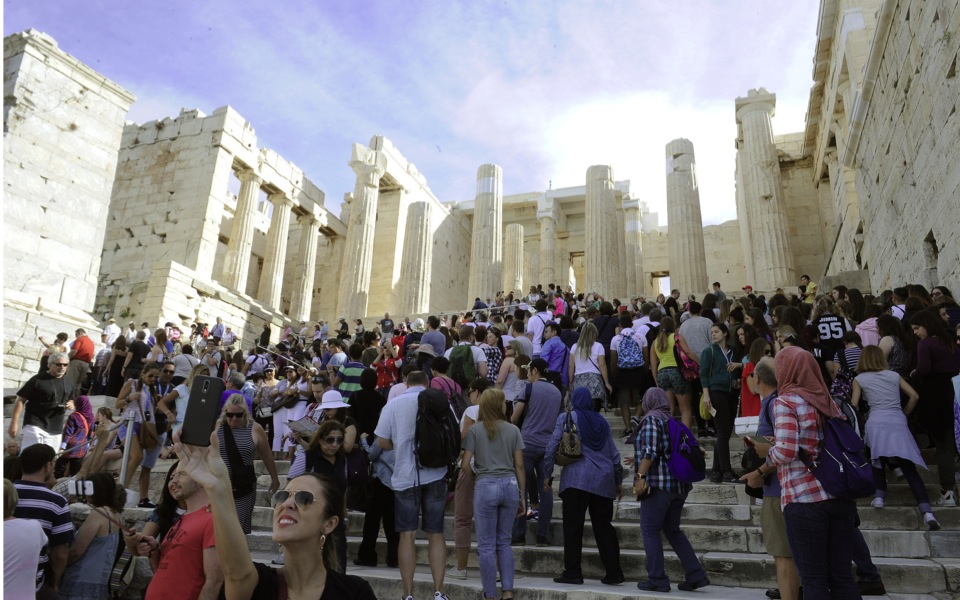 Greek tourism’s bid to bag last-minute bookings sends arrivals higher