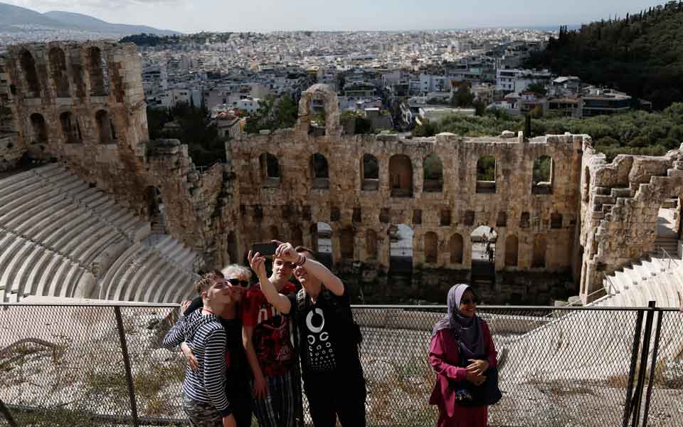 Greece takes third spot in online searches for global destinations