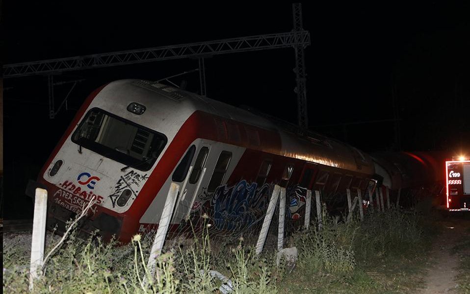 Two die after Greek passenger train derails