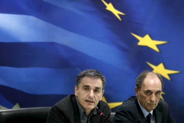 Greece hopes small 2015 primary surplus to help in talks with lenders