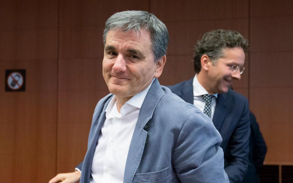 Tsakalotos calls on IMF to stop pressing for extra austerity
