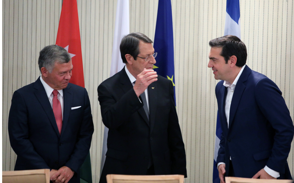 Tsipras calls for more support for countries hosting refugees