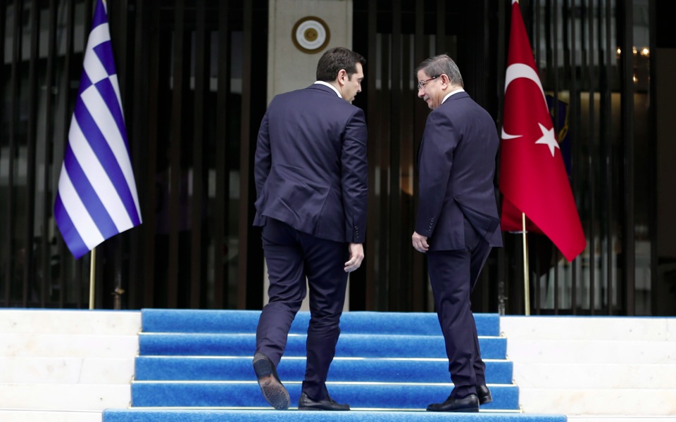 Greece, Turkey share common perspective on migrant crisis, says Davutoglu