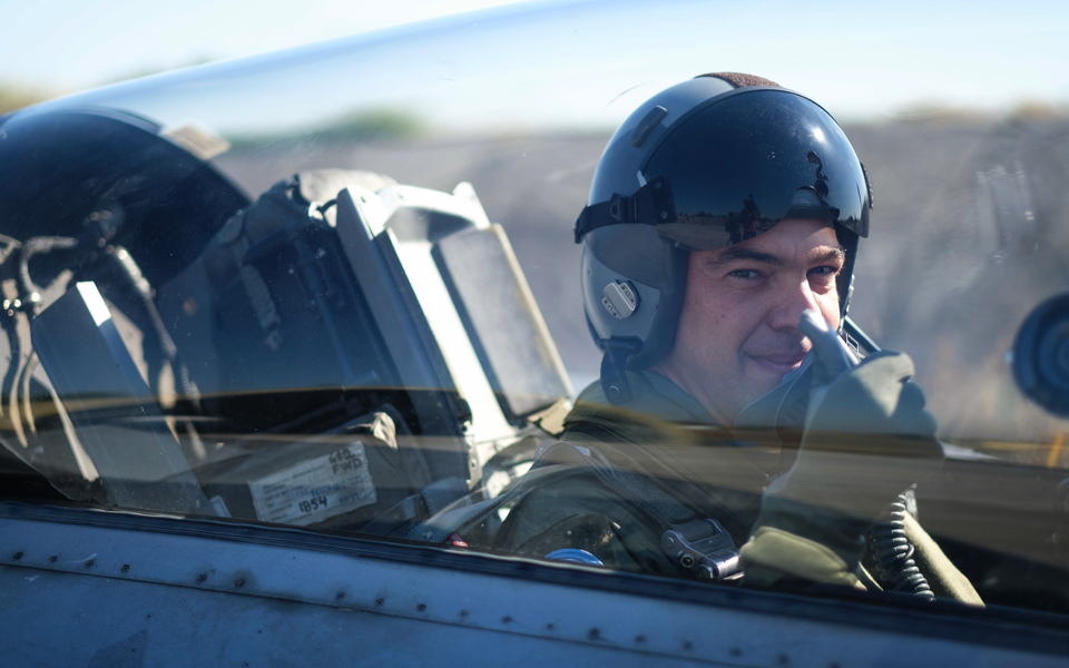 Tsipras takes F-16 flight over northern Aegean