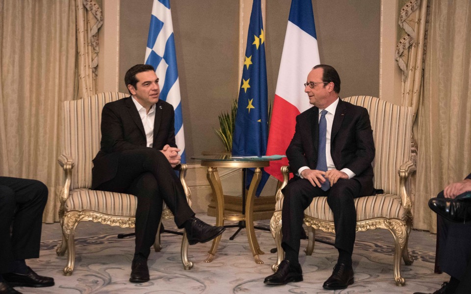 Tsipras talks with Hollande at UNESCO meeting