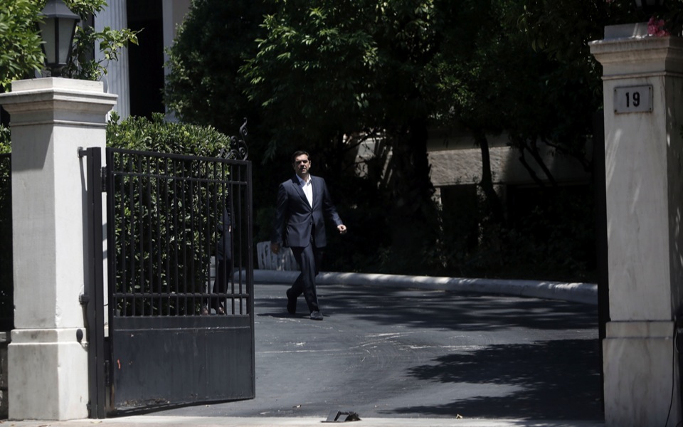Gov’t braces for talks with creditors amid upheaval in SYRIZA