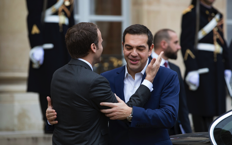 Tsipras-Macron discuss French investments