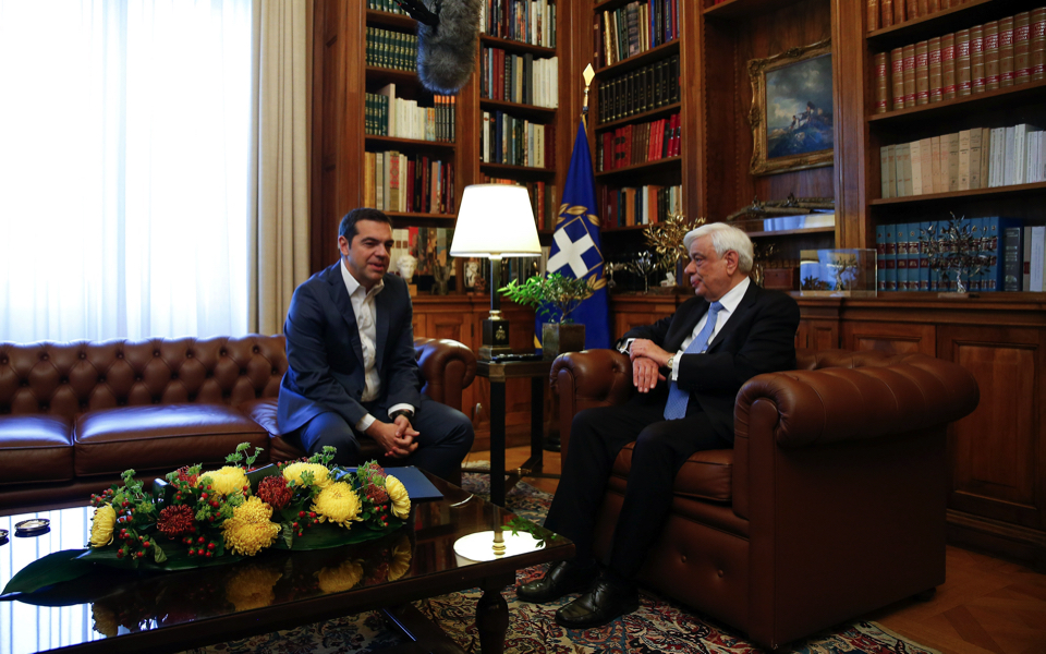 Tsipras briefing Greek President, party leaders on FYROM name talks