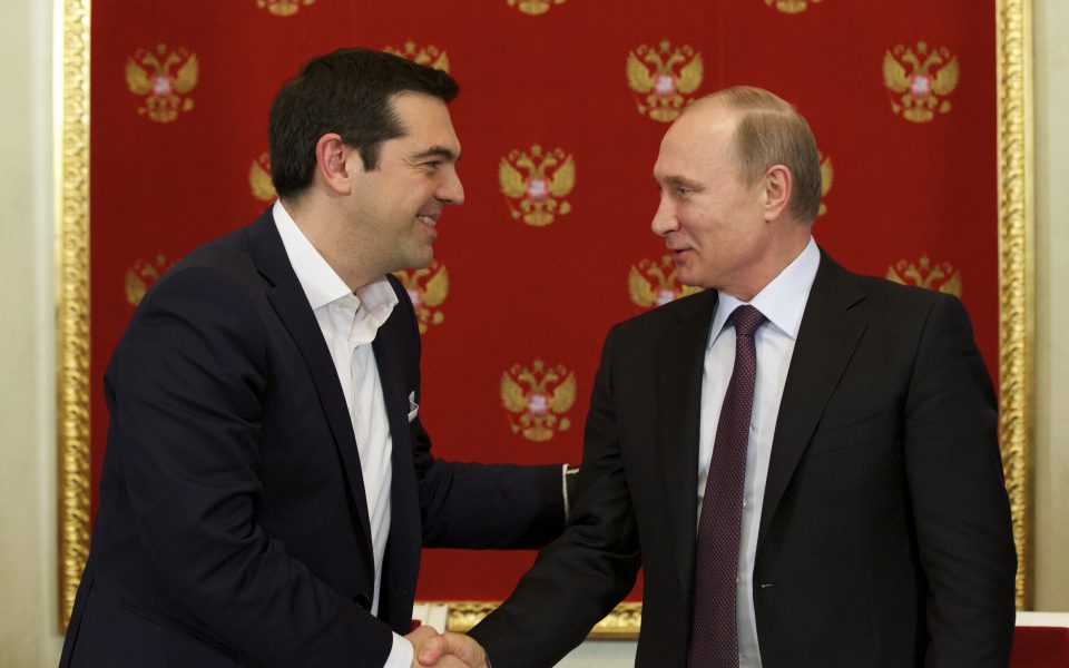 Tsipras, Putin discuss on the phone
