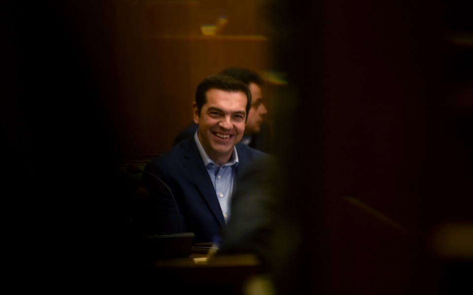 Tsipras tells SYRIZA MPs he exhausted ‘every possible solution’