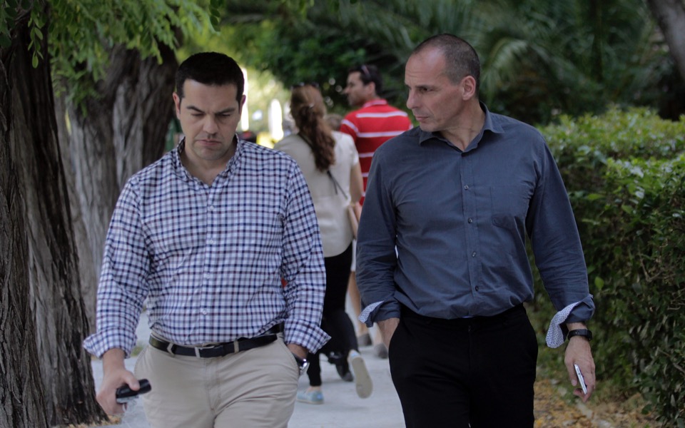 Tsipras and Varoufakis go public with spat