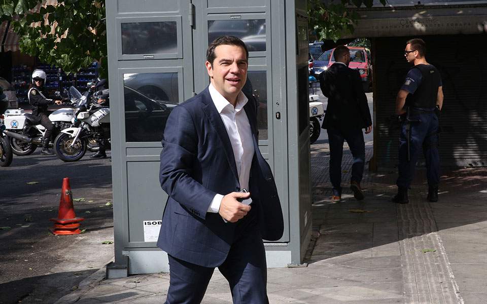Tsipras chairs SYRIZA political secretariat meeting