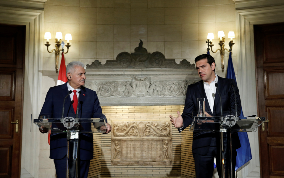 Tsipras speaks to Turkish PM amid increasing tension in Aegean