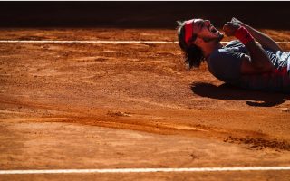 Tsitsipas breaks through on clay to win Estoril Open