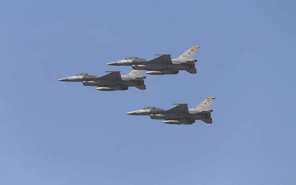 Turkish jet formation violates Greek air space