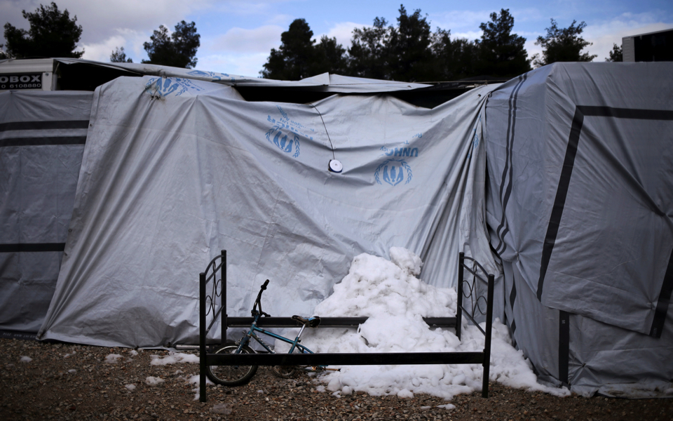 UNHCR: Overcrowded Greek refugee camps ill-prepared for winter