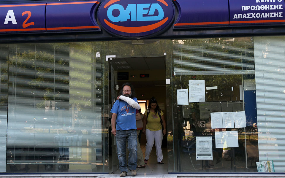 Greek unemployment drops to 23.2 percent in July