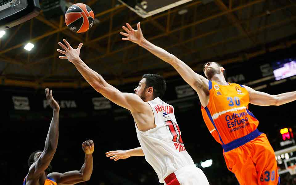 Reds win at Valencia to stay alive in Euroleague