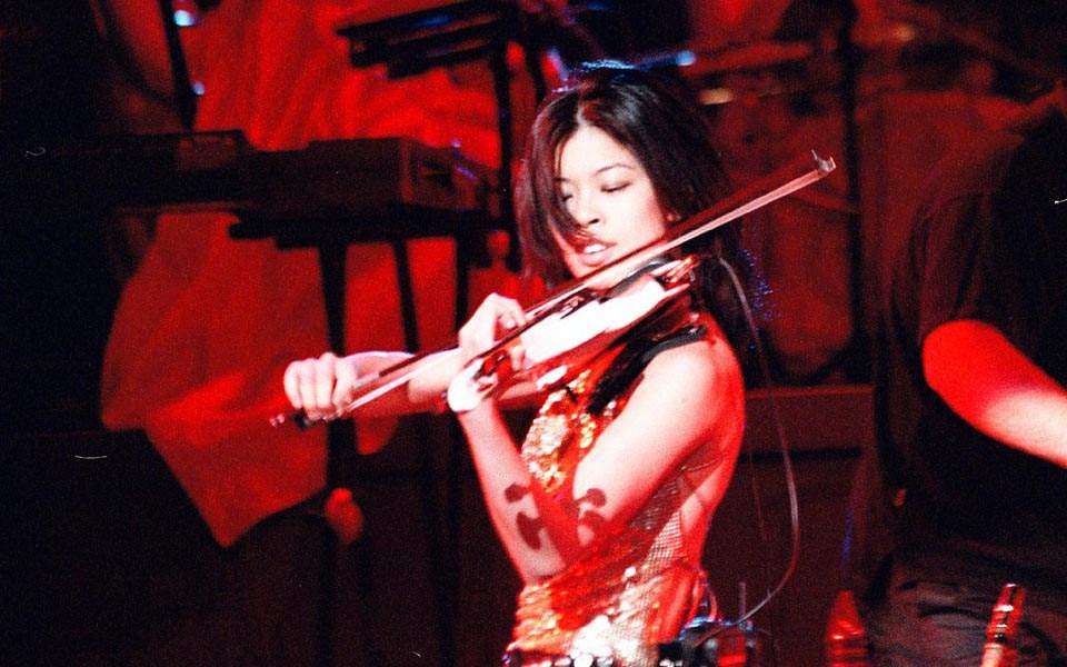 Violinist Vanessa Mae calls attention to animal abuse in Greece