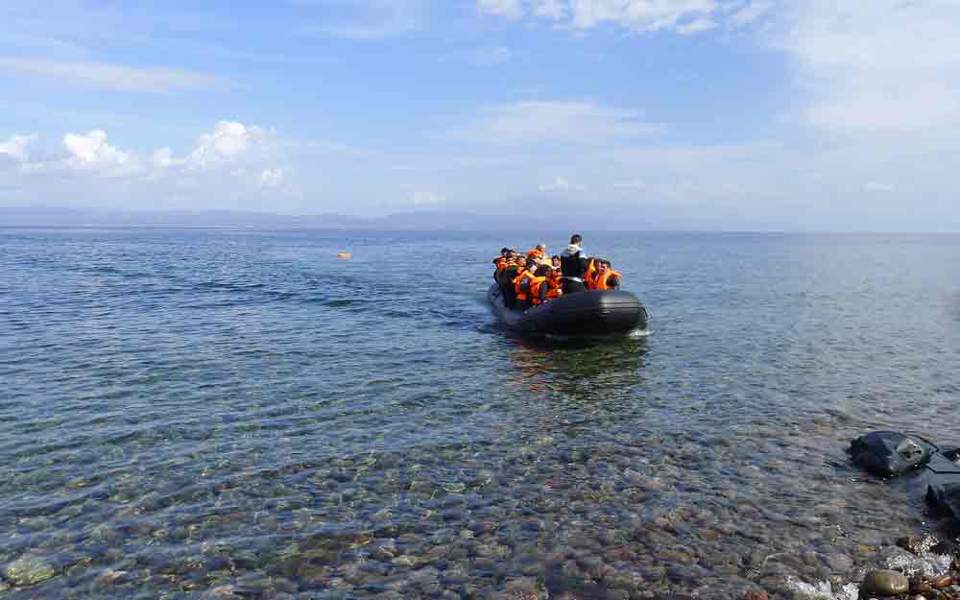 Children among Turks seeking asylum after landing on Oinousses