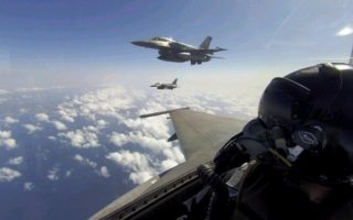 Greek, Turkish jets engage in mock dogfights
