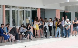 Young voters give lead to New Democracy; show leaning toward Golden Dawn