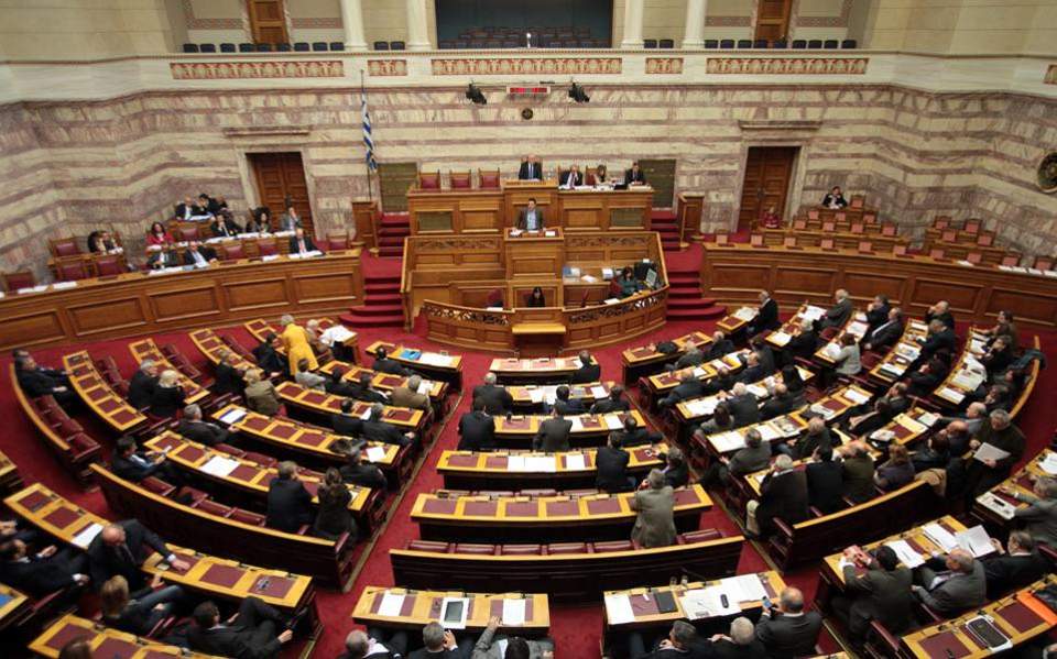 Mitsotakis, Tsipras to clash on labor issues in House debate