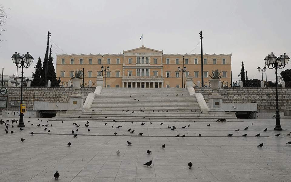 Lockdown ‘strongest weapon’ against virus surge in Athens, says expert