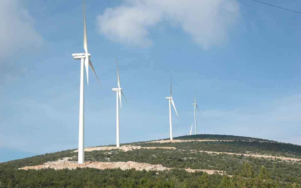 Highway operators stand in the way of wind turbine installations