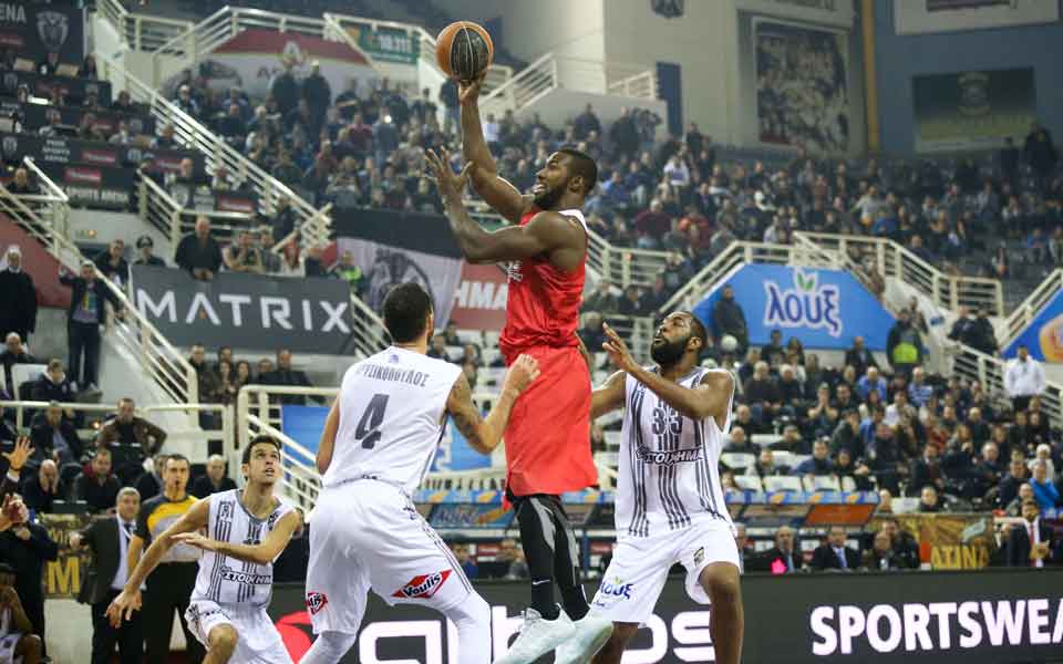 Patric Young preserves Olympiakos’s unbeaten record