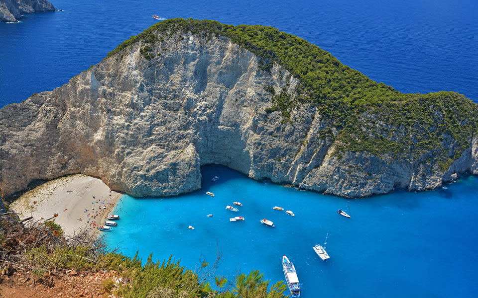 Experts call for closure of iconic beach, as Zakynthos authorities lift ban