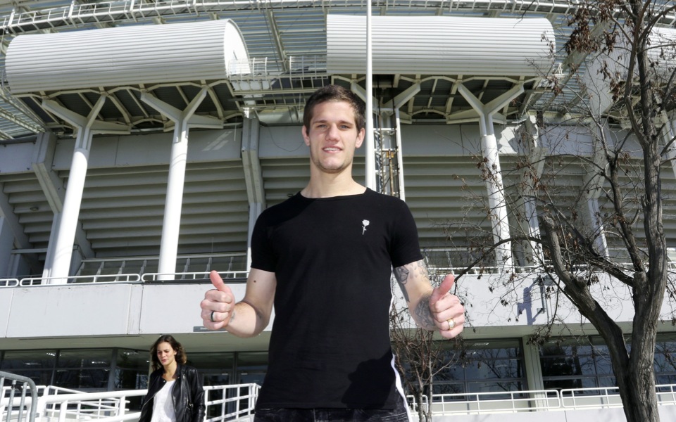 AEK Athens sign Zuculini from Man City