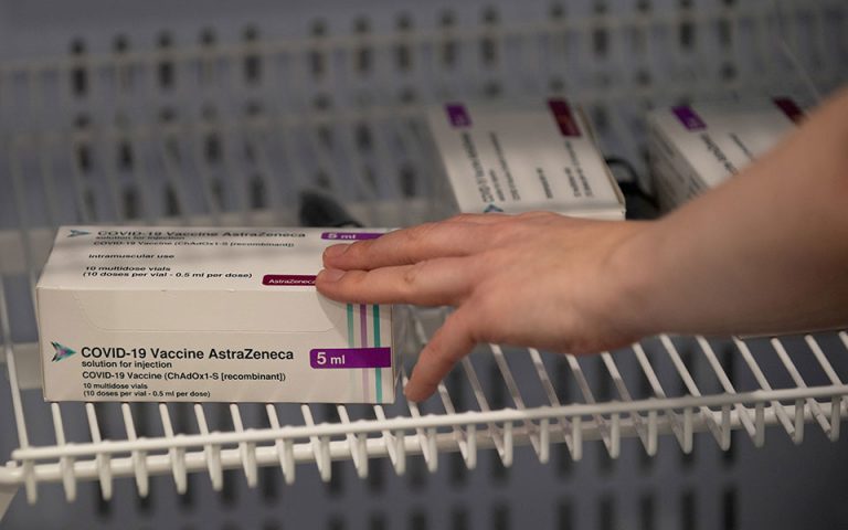 Η Κύπρος εξετάζει επίσης περιορισμούς στο εμβόλιο AstraZeneca