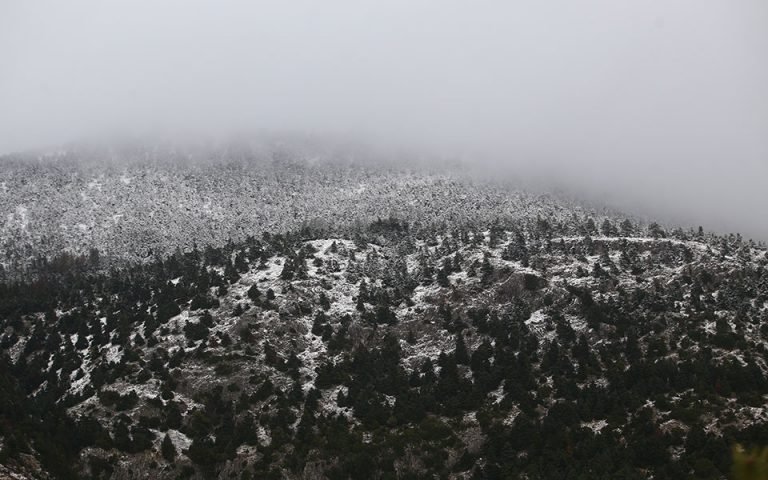 Season’s first snow falls in Western Macedonia
