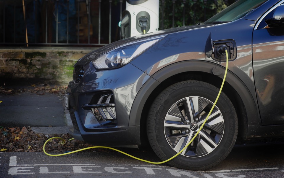 Study suggests Greeks would prefer electric cars