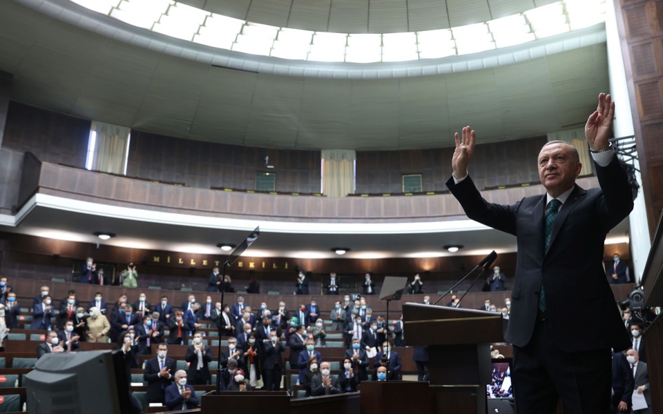 Erdogan threatens Mitsotakis