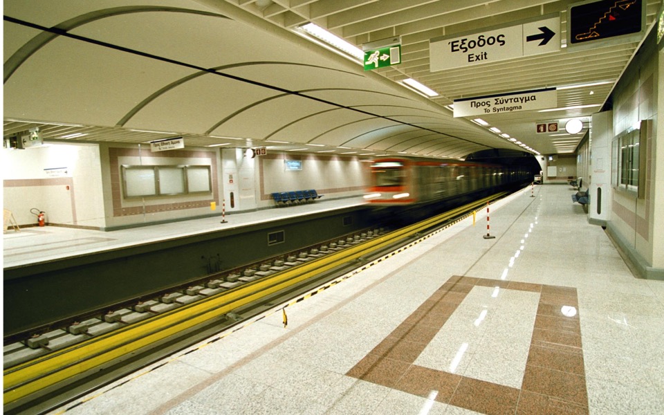 Two central Athens metro stations to close as of 3.30 p.m.