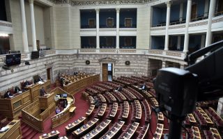 Amendment for voting rights of diaspora Greeks clears House committee