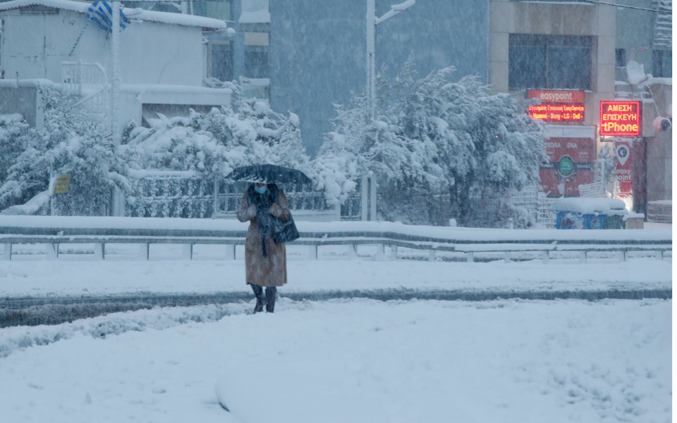 Traffic, transportation disrupted in Athens due to snowstorm