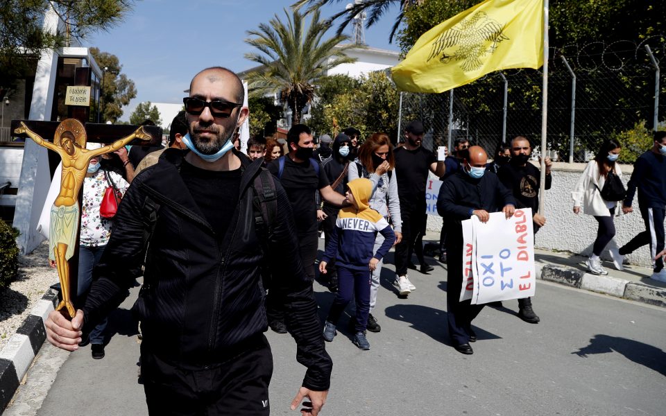 Οι διαδηλωτές λένε με την «Σατανική» είσοδο της Eurovision στην Κύπρο